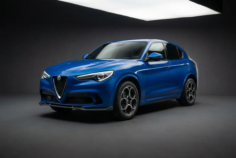 Alfa Romeo Stelvio Quadrifoglio — front three quarter