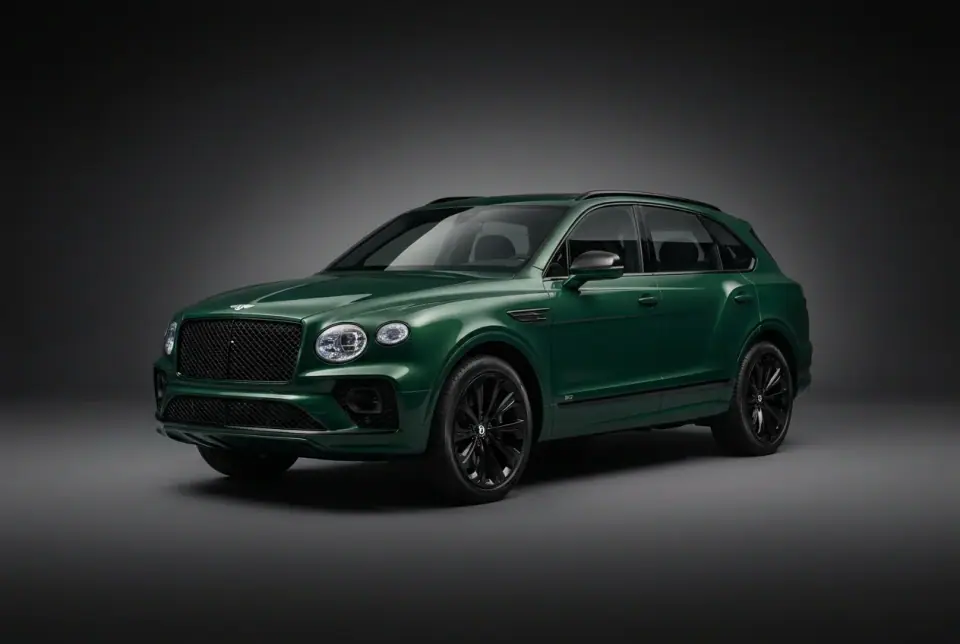 Bentley Bentayga V8 S — front three quarter