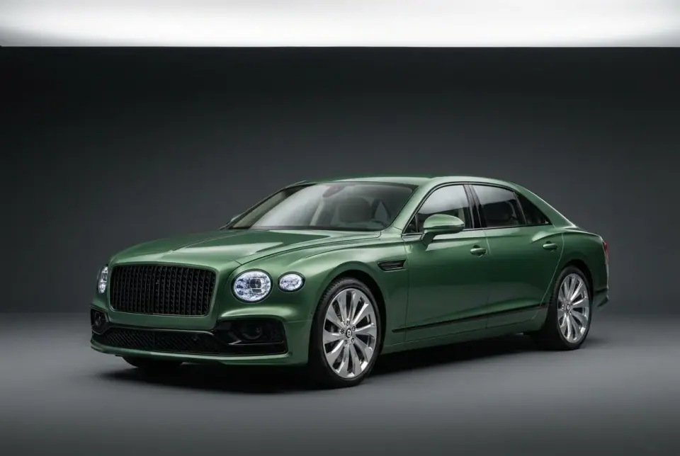 Bentley Flying Spur — front three quarter
