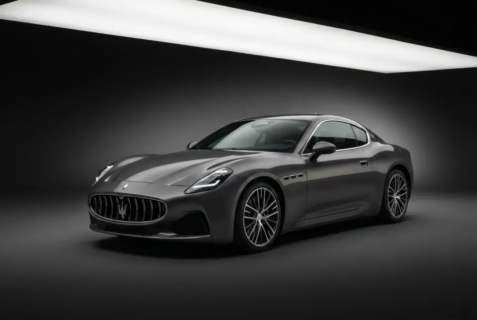 Maserati GranTurismo Modena — front three quarter