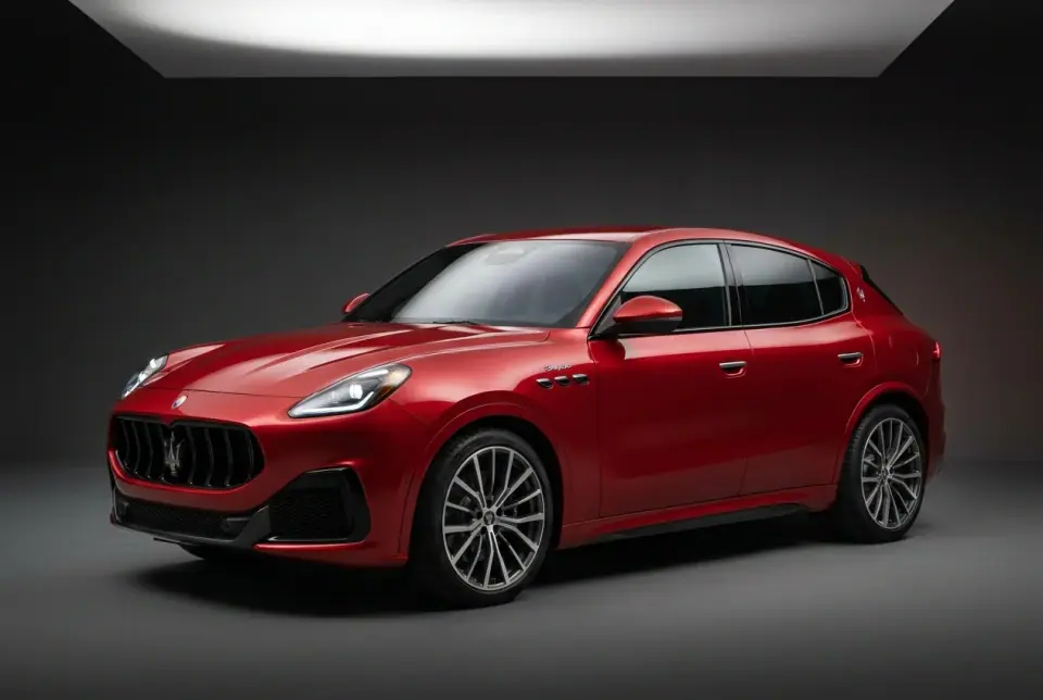 Maserati Grecale Trofeo — front three quarter