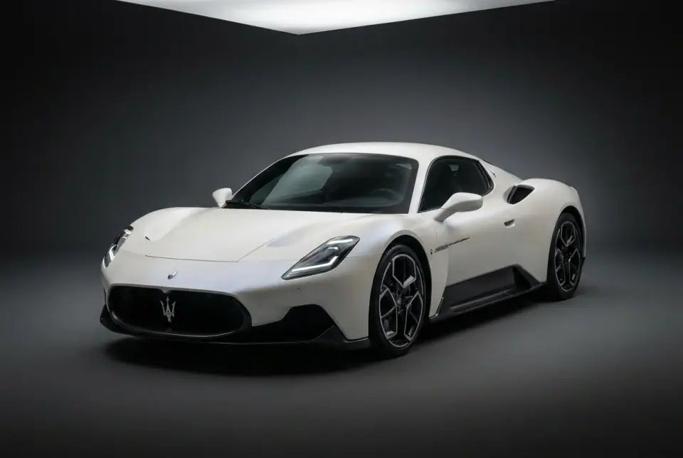 Maserati MC20 — front three quarter