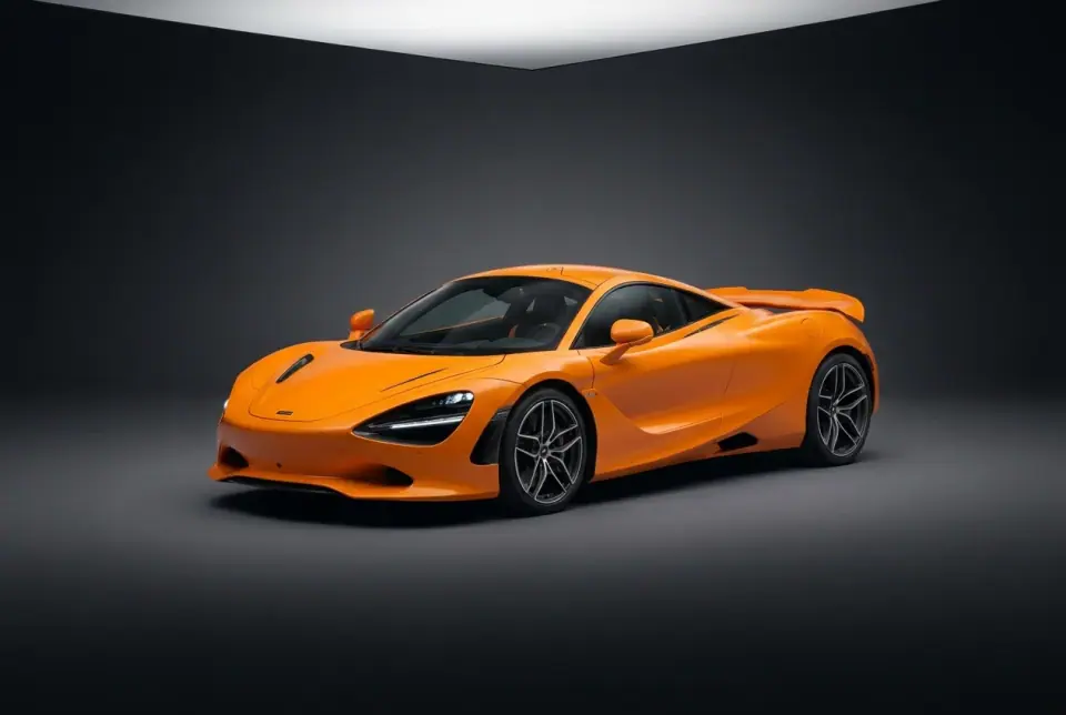 McLaren 750S — front three quarter