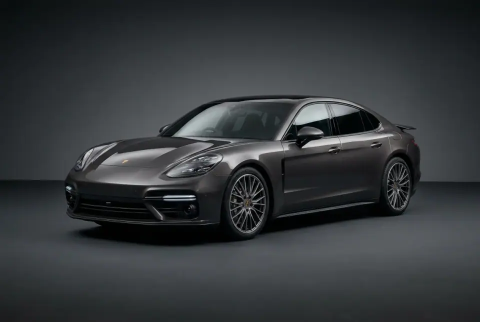 Porsche Panamera Turbo S E-Hybrid — front three quarter