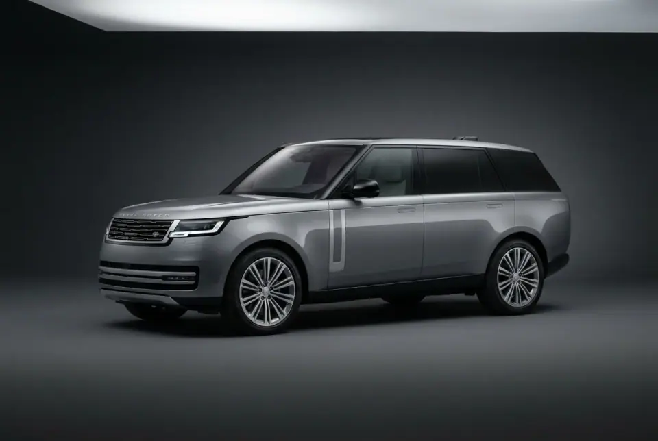 Range Rover Autobiography LWB — front three quarter